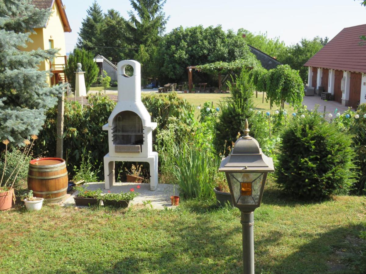 Art Inn Apartmanhaz Balaton-Gyenesdias Bagian luar foto