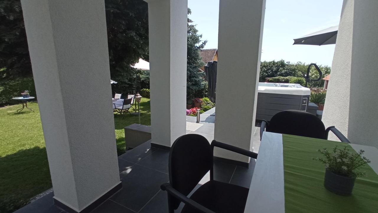 Art Inn Apartmanhaz Balaton-Gyenesdias Bagian luar foto